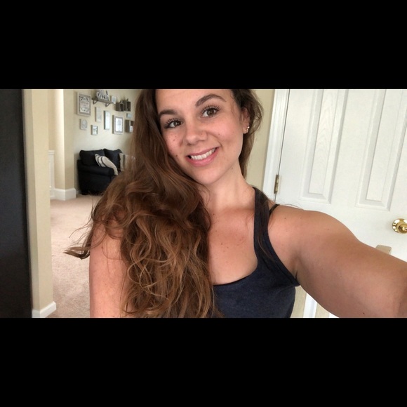 Meet your Posher, Laura - Picture 1 of 1